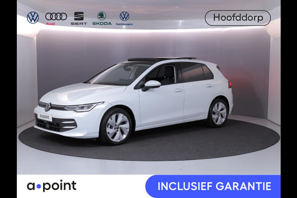 Volkswagen Golf 1.5 TSI Life Edition 116 pk | Verlengde garantie | Navigatie via App | Panoramadak | Parkeersensoren | Autom. airco (3 zones) | Stoelverwarming |