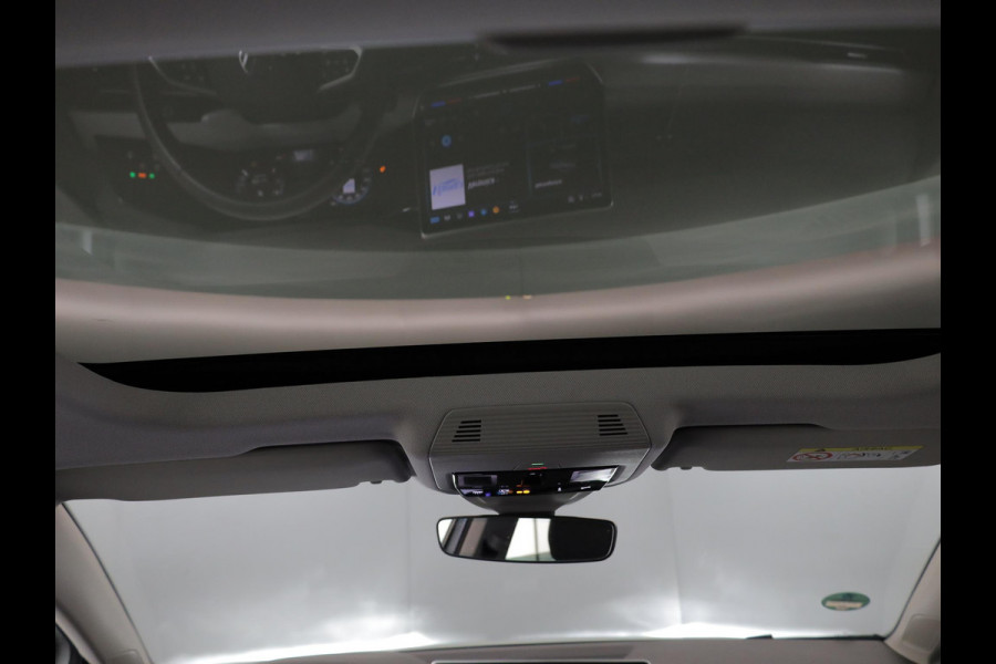 Volkswagen Golf 1.5 TSI Life Edition 116 pk | Verlengde garantie | Navigatie via App | Panoramadak | Parkeersensoren | Autom. airco (3 zones) | Stoelverwarming |