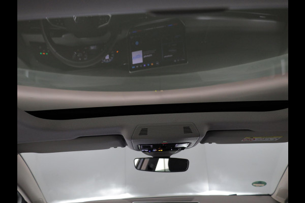 Volkswagen Golf 1.5 TSI Life Edition 116 pk | Verlengde garantie | Navigatie via App | Panoramadak | Parkeersensoren | Autom. airco (3 zones) | Stoelverwarming |