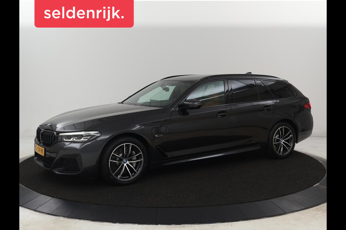 BMW 5 Serie Touring 530e M Sport | Leder | Stoelverwarming | Live Cockpit | Navigatie | Memory | Camera | Carplay | Achterbankverwarming | Cruise Control | Sfeerverlichting | PHEV | Plug In