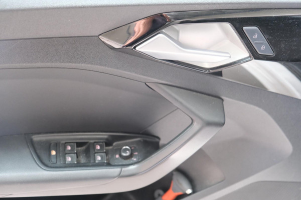 Audi A1 Sportback 25 TFSI Pro Line Automaat - N.A.P. Airco, Cruise, Navi.