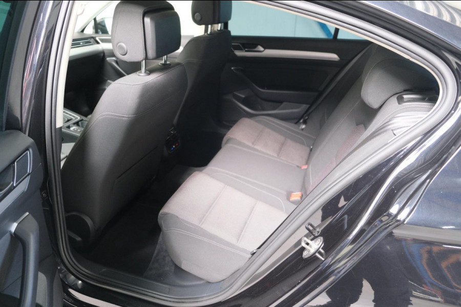 Volkswagen Passat 1.6 TDI Comfortline Business Automaat - Airco, Cruise, Schuifdak, Navi, PDC.
