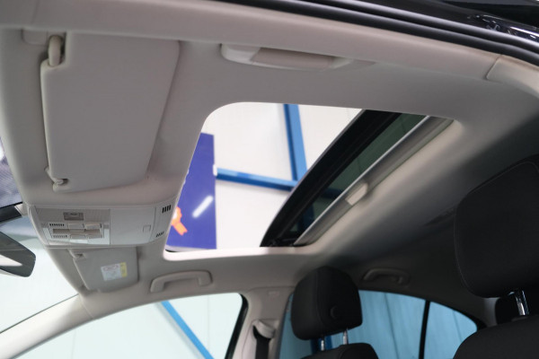 Volkswagen Passat 1.6 TDI Comfortline Business Automaat - Airco, Cruise, Schuifdak, Navi, PDC.