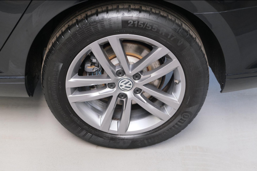 Volkswagen Passat 1.6 TDI Comfortline Business Automaat - Airco, Cruise, Schuifdak, Navi, PDC.