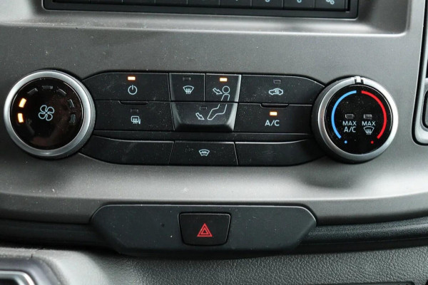 Ford Transit 2.0 TDCi 170PK L2H2 l AUTOMAAT l TREKHAAK l PDC