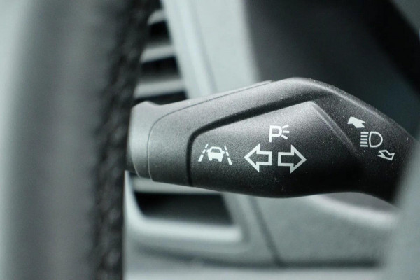 Ford Transit 2.0 TDCi 170PK L2H2 l AUTOMAAT l TREKHAAK l PDC