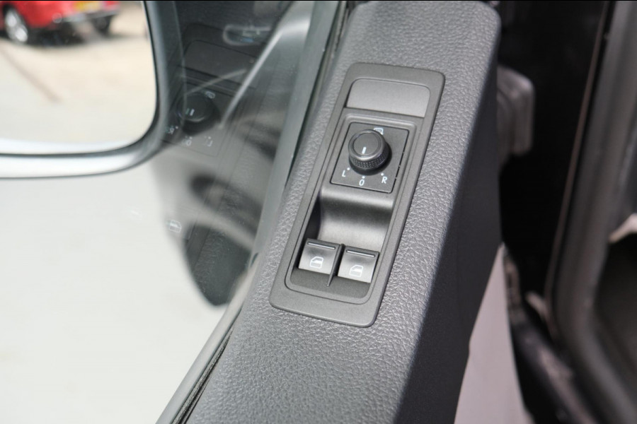 Volkswagen Transporter 2.0 TDI L2H1 Highline Automaat - N.A.P. Airco, Cruise, PDC, Navi, Camera, Trekhaak.