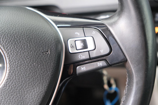 Volkswagen Transporter 2.0 TDI L2H1 Highline Automaat - N.A.P. Airco, Cruise, PDC, Navi, Camera, Trekhaak.