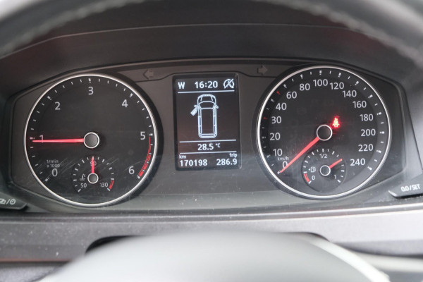 Volkswagen Transporter 2.0 TDI L2H1 Highline Automaat - N.A.P. Airco, Cruise, PDC, Navi, Camera, Trekhaak.