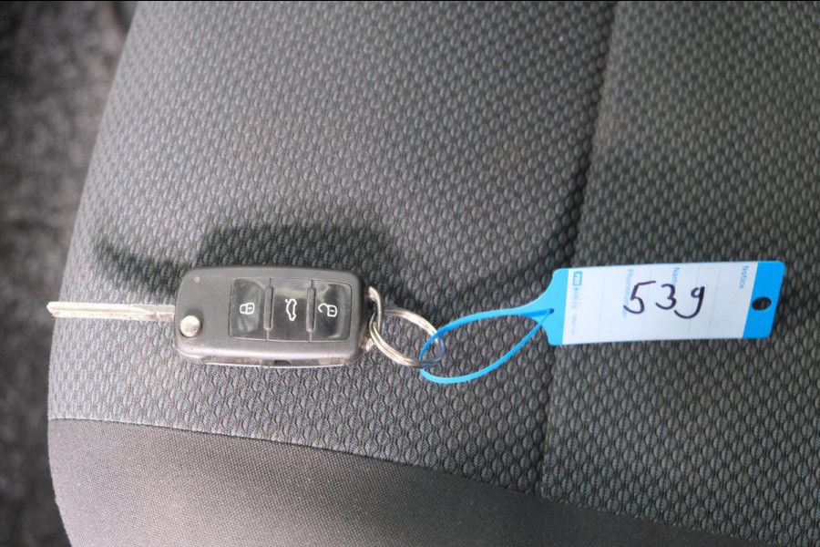 Volkswagen Transporter 2.0 TDI L2H1 Highline Automaat - N.A.P. Airco, Cruise, PDC, Navi, Camera, Trekhaak.