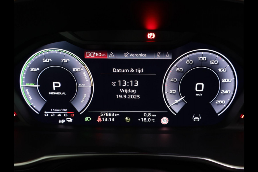 Audi Q3 45 TFSI e S edition 245 pk S-tronic | Navigatie | Parkeersensoren (Park assist) | Achteruitrijcamera | Adaptieve cruise control | Lederen bekleding | Elektr. voorstoelen | S-Line |