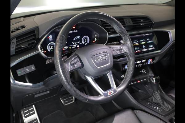 Audi Q3 45 TFSI e S edition 245 pk S-tronic | Navigatie | Parkeersensoren (Park assist) | Achteruitrijcamera | Adaptieve cruise control | Lederen bekleding | Elektr. voorstoelen | S-Line |