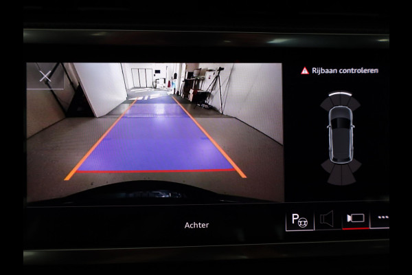 Audi Q3 45 TFSI e S edition 245 pk S-tronic | Navigatie | Parkeersensoren (Park assist) | Achteruitrijcamera | Adaptieve cruise control | Lederen bekleding | Elektr. voorstoelen | S-Line |