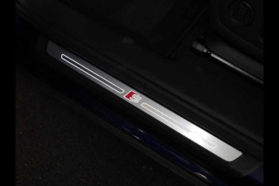 Audi Q3 45 TFSI e S edition 245 pk S-tronic | Navigatie | Parkeersensoren (Park assist) | Achteruitrijcamera | Adaptieve cruise control | Lederen bekleding | Elektr. voorstoelen | S-Line |