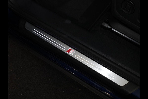 Audi Q3 45 TFSI e S edition 245 pk S-tronic | Navigatie | Parkeersensoren (Park assist) | Achteruitrijcamera | Adaptieve cruise control | Lederen bekleding | Elektr. voorstoelen | S-Line |