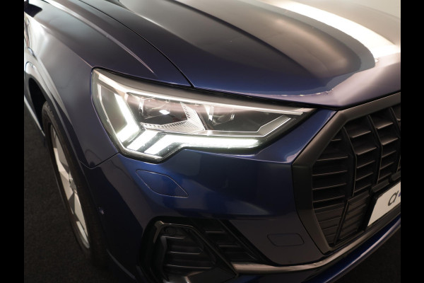 Audi Q3 45 TFSI e S edition 245 pk S-tronic | Navigatie | Parkeersensoren (Park assist) | Achteruitrijcamera | Adaptieve cruise control | Lederen bekleding | Elektr. voorstoelen | S-Line |