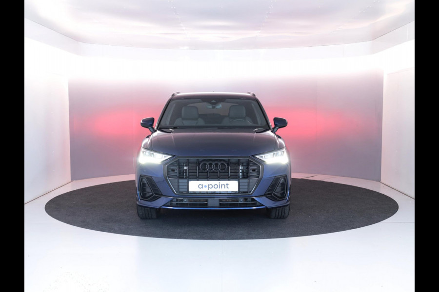 Audi Q3 45 TFSI e S edition 245 pk S-tronic | Navigatie | Parkeersensoren (Park assist) | Achteruitrijcamera | Adaptieve cruise control | Lederen bekleding | Elektr. voorstoelen | S-Line |