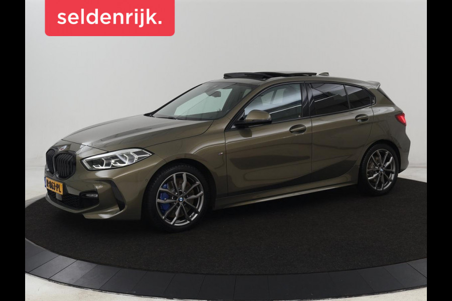 BMW 1-serie 118i M Sport | Panoramadak | Leder | Stoelverwarming | Carplay | Sfeerverlichting | Camera | Live Cockpit | Sportstoelen | Navigatie | Park Assist