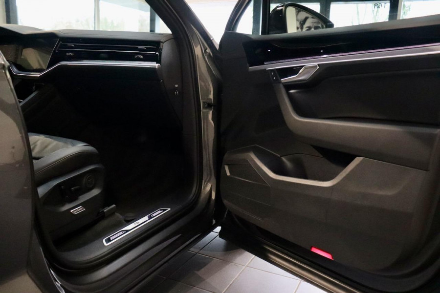 Volkswagen Touareg 3.0 TSi eHybrid R 4M PANO|TrkHk|22''