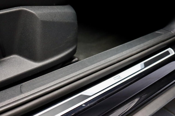 Volkswagen T-Roc 1.5 TSI R-Line Ed PANO|IQ|Digitaal Dash|VOL