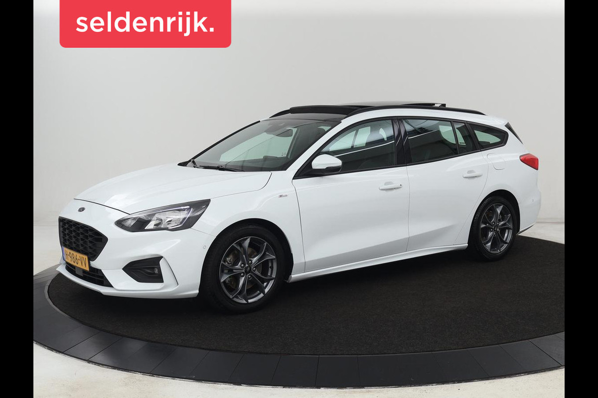 Ford Focus 1.0 EcoBoost ST Line | Panoramadak | Half leder | Trekhaak | Stoelverwarming | Carplay | Camera | Keyless | Navigatie | Climate control | Bluetooth | Parkeerhulp