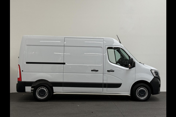 Renault Master T33 2.3 dCi 135PK L2H2 BPM VRIJ! Airco Cruise control Parkeersensoren Navigatie Trekhaak