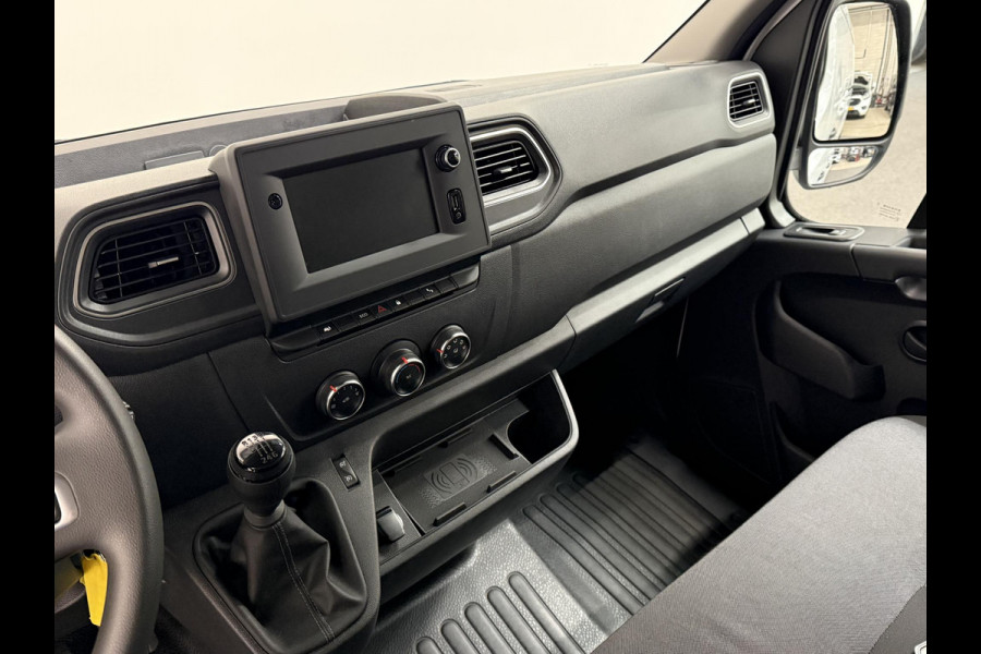 Renault Master T33 2.3 dCi 135PK L2H2 BPM VRIJ! Airco Cruise control Parkeersensoren Navigatie Trekhaak