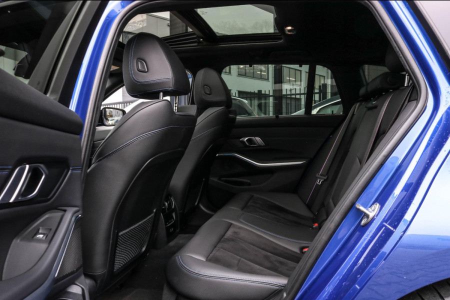BMW 3 Serie Touring 330e | M-Sport Pro | 2 jaar garantie | Pano | ACC | LCI | Black Edition | Sfeerverlichting | Driving Assistant