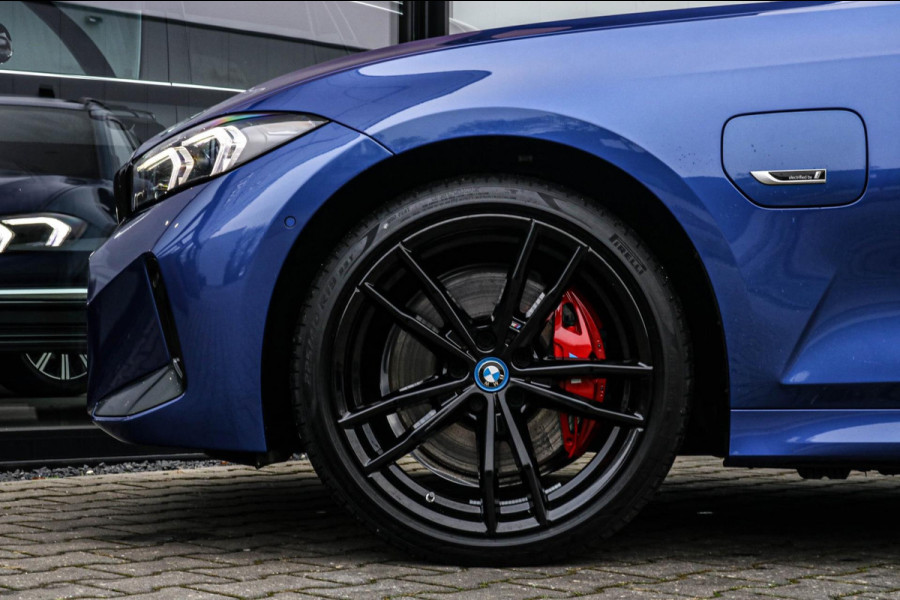 BMW 3 Serie Touring 330e | M-Sport Pro | 2 jaar garantie | Pano | ACC | LCI | Black Edition | Sfeerverlichting | Driving Assistant