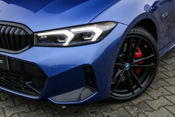BMW 3 Serie Touring 330e | M-Sport Pro | 2 jaar garantie | Pano | ACC | LCI | Black Edition | Sfeerverlichting | Driving Assistant
