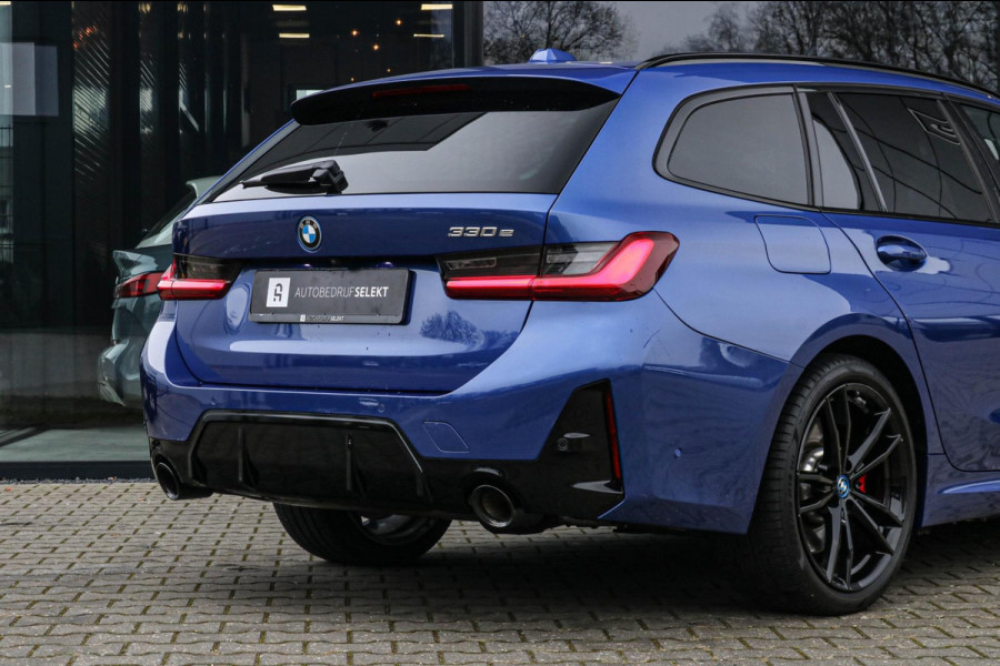 BMW 3 Serie Touring 330e | M-Sport Pro | 2 jaar garantie | Pano | ACC | LCI | Black Edition | Sfeerverlichting | Driving Assistant