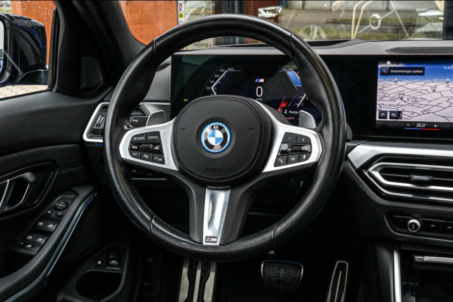 BMW 3 Serie Touring 330e | M-Sport Pro | 2 jaar garantie | Pano | ACC | LCI | Black Edition | Sfeerverlichting | Driving Assistant