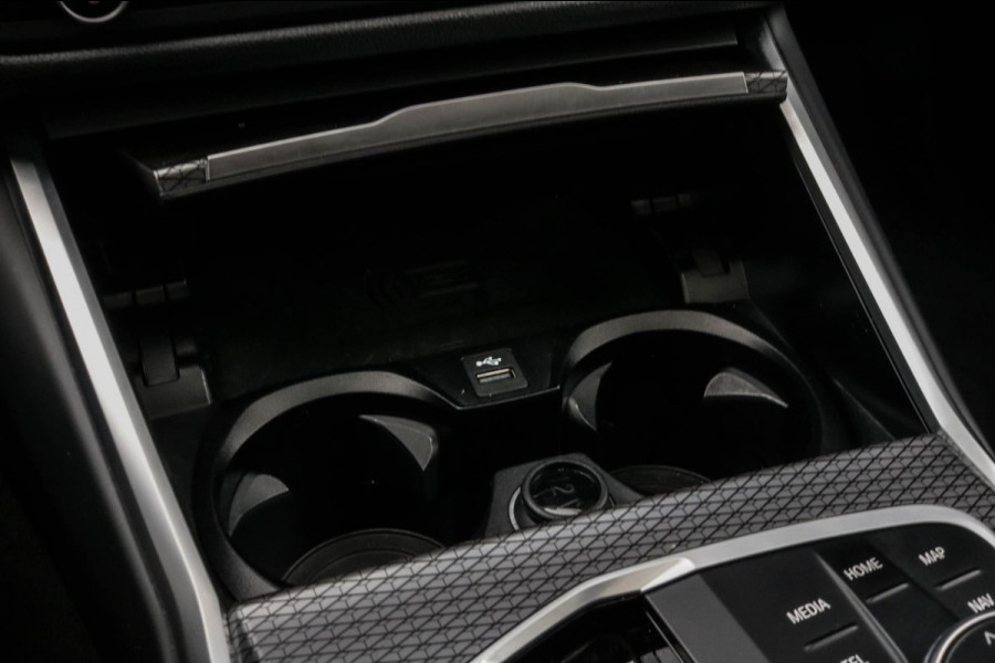 BMW 3 Serie Touring 330e | M-Sport Pro | 2 jaar garantie | Pano | ACC | LCI | Black Edition | Sfeerverlichting | Driving Assistant