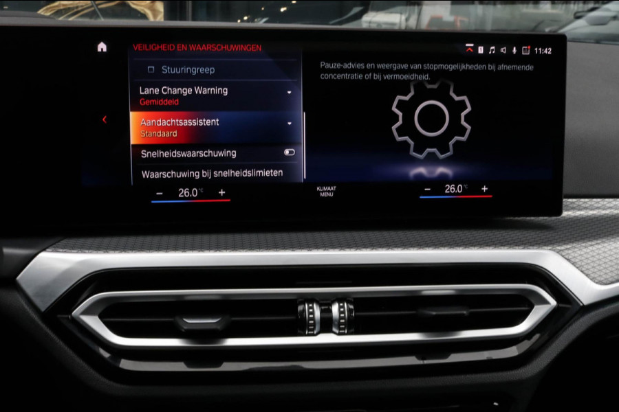 BMW 3 Serie Touring 330e | M-Sport Pro | 2 jaar garantie | Pano | ACC | LCI | Black Edition | Sfeerverlichting | Driving Assistant