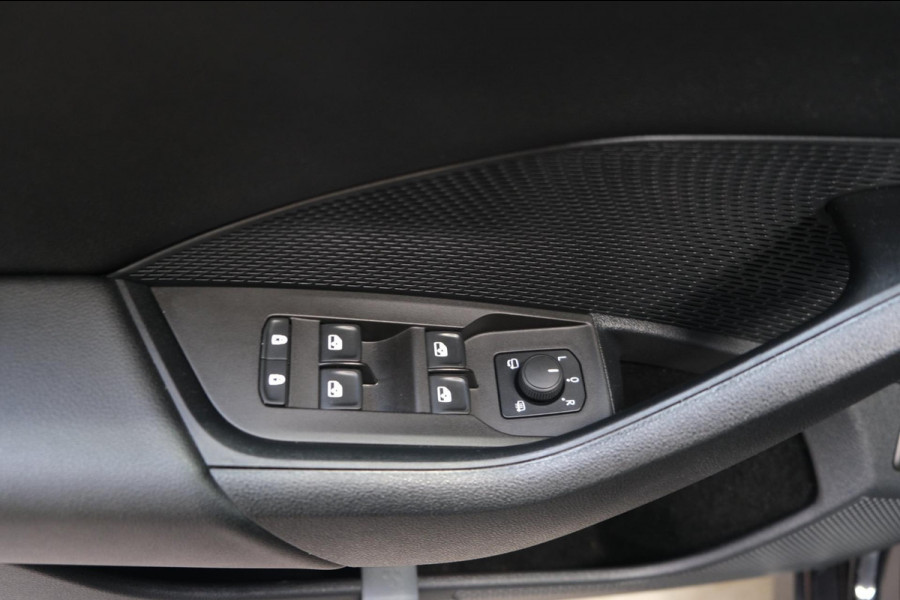 Škoda Octavia Combi 1.0 e-TSI Business Edition Automaat - N.A.P. Airco, Cruise, PDC, Trekhaak.