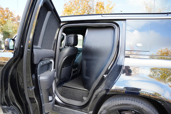 Land Rover Defender 110 P 525 V8 Black Edition EX BTW Grijs Kenteken