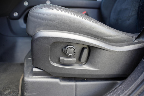 Land Rover Defender 110 P 525 V8 Black Edition EX BTW Grijs Kenteken