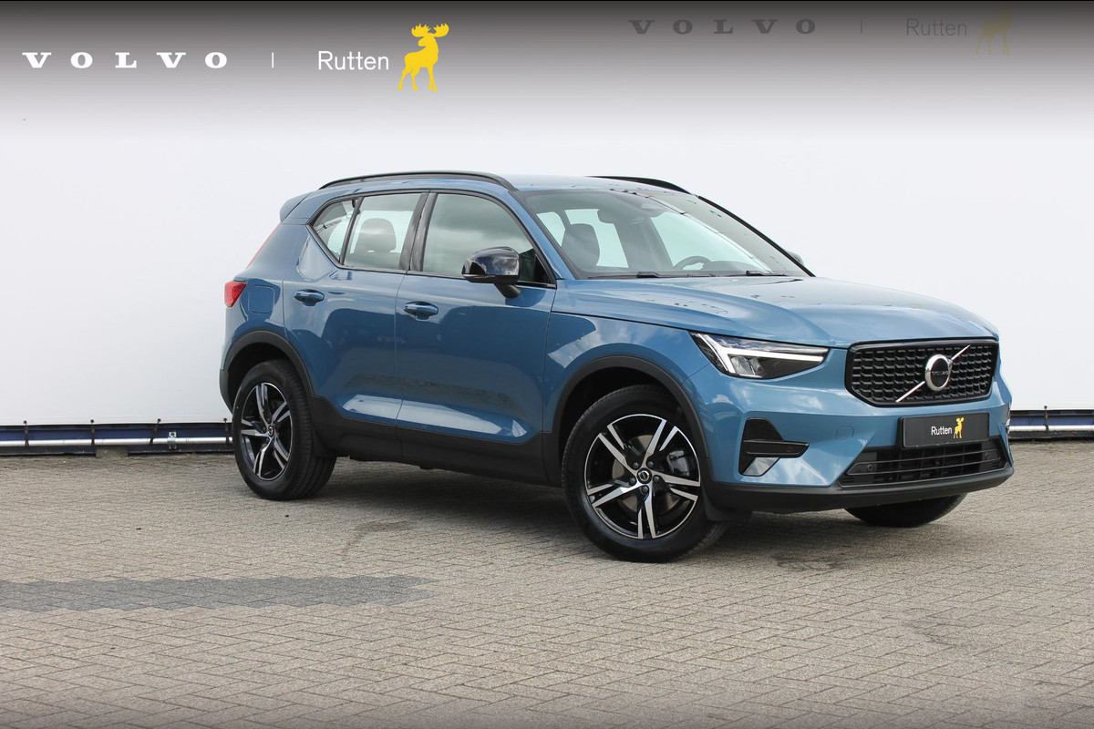 Volvo XC40 B4 211PK Automaat Plus Dark Google Infotainment / Semi elektrisch wegklapbare trekhaak / Verwarmbare voorruit / Harman Kardon Audio installatie / Elektrisch bedienbare voorstoelen
