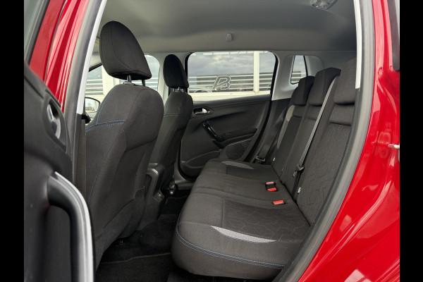 Peugeot 2008 1.2 PureTech Signature Navi,Apple Carplay,Airco,Cruise,Trekhaak,PDC,Distributie riem v.v. 2025,N.A.P,APK tot 03-2027