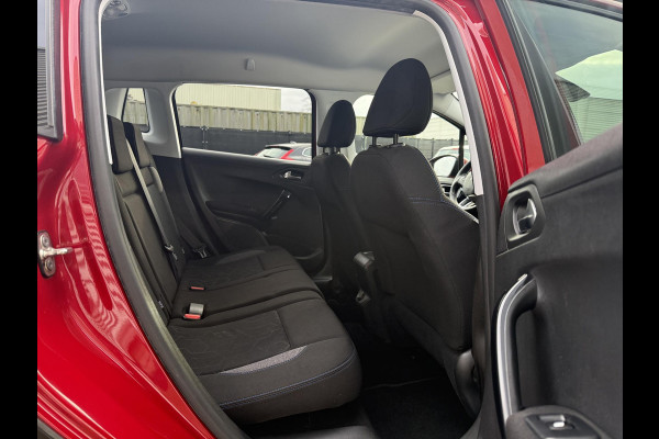 Peugeot 2008 1.2 PureTech Signature Navi,Apple Carplay,Airco,Cruise,Trekhaak,PDC,Distributie riem v.v. 2025,N.A.P,APK tot 03-2027