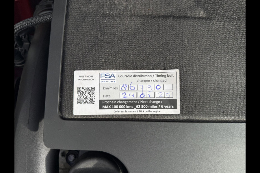 Peugeot 2008 1.2 PureTech Signature Navi,Apple Carplay,Airco,Cruise,Trekhaak,PDC,Distributie riem v.v. 2025,N.A.P,APK tot 03-2027