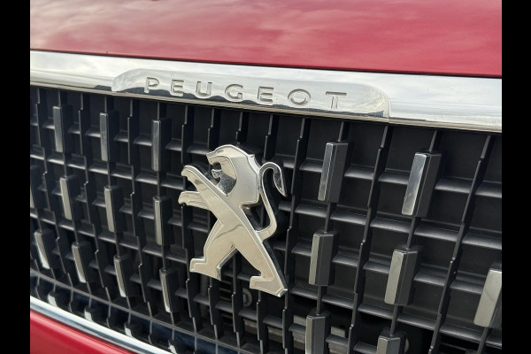 Peugeot 2008 1.2 PureTech Signature Navi,Apple Carplay,Airco,Cruise,Trekhaak,PDC,Distributie riem v.v. 2025,N.A.P,APK tot 03-2027