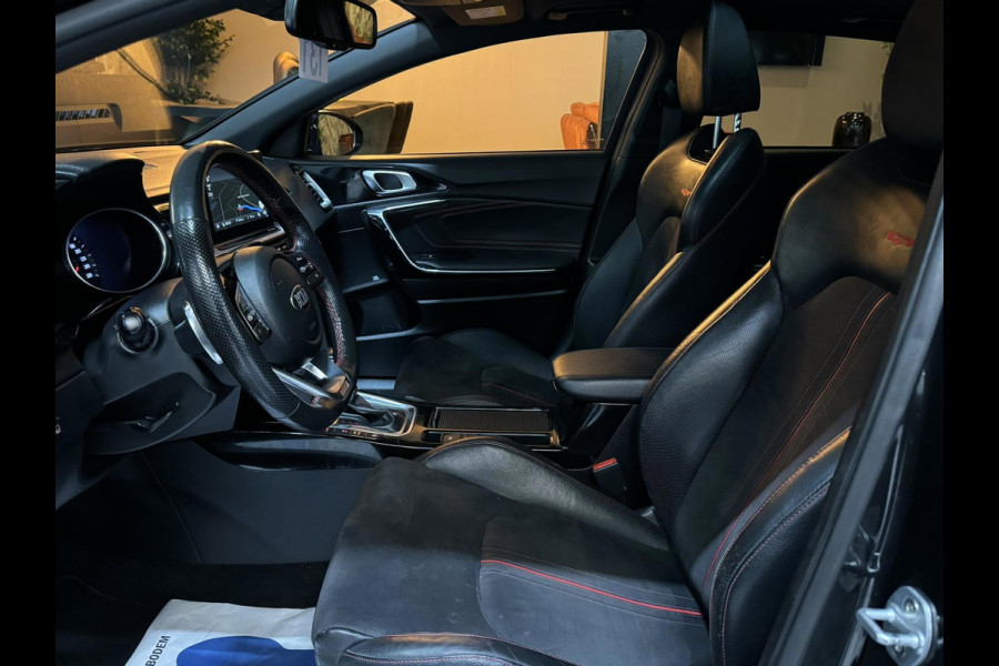 Kia ProCeed 1.6 T-GDI GT Garantie Trekhaak Pano Memory Camera Carplay StuurVW StoelVW Blindspot Elek Achterklep Navi Led Rijklaar