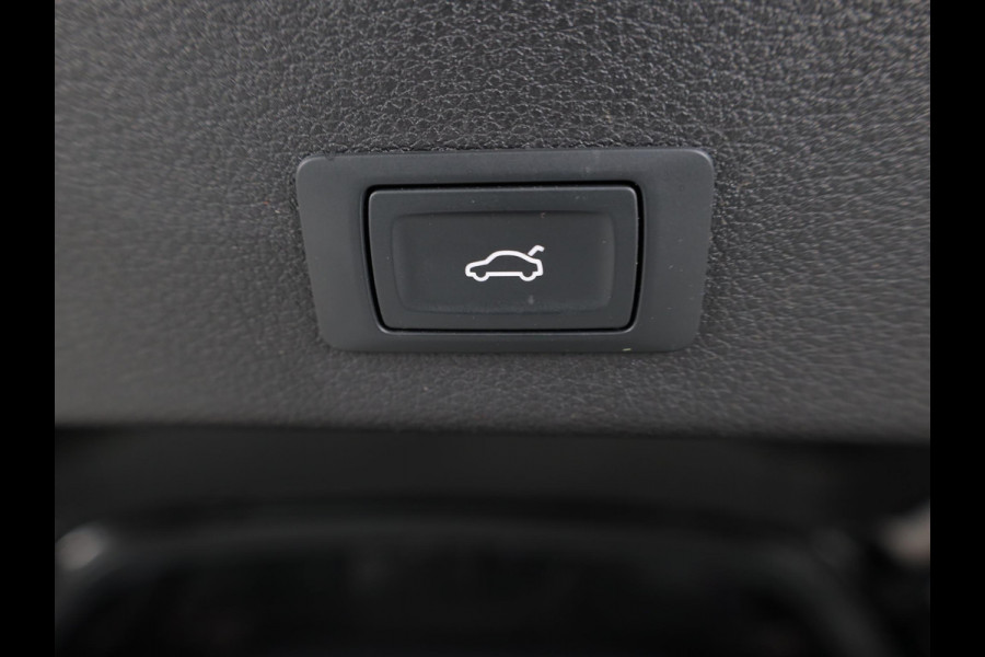 Audi e-tron 55 quattro S edition 95 kWh 408pk | Navigatie | Elektrisch verstelbare voorstoelen | Luchtvering | Parkeercamera | Matrix koplampen| SOH 100%