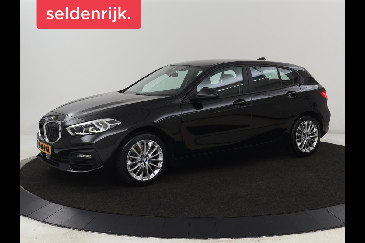 BMW 1-serie 120i Business Edition Plus | Leder | Sportstoelen | Carplay | Stoelverwarming | Live Cockpit | Parkeerhulp | Climate control | Bluetooth | Cruise control