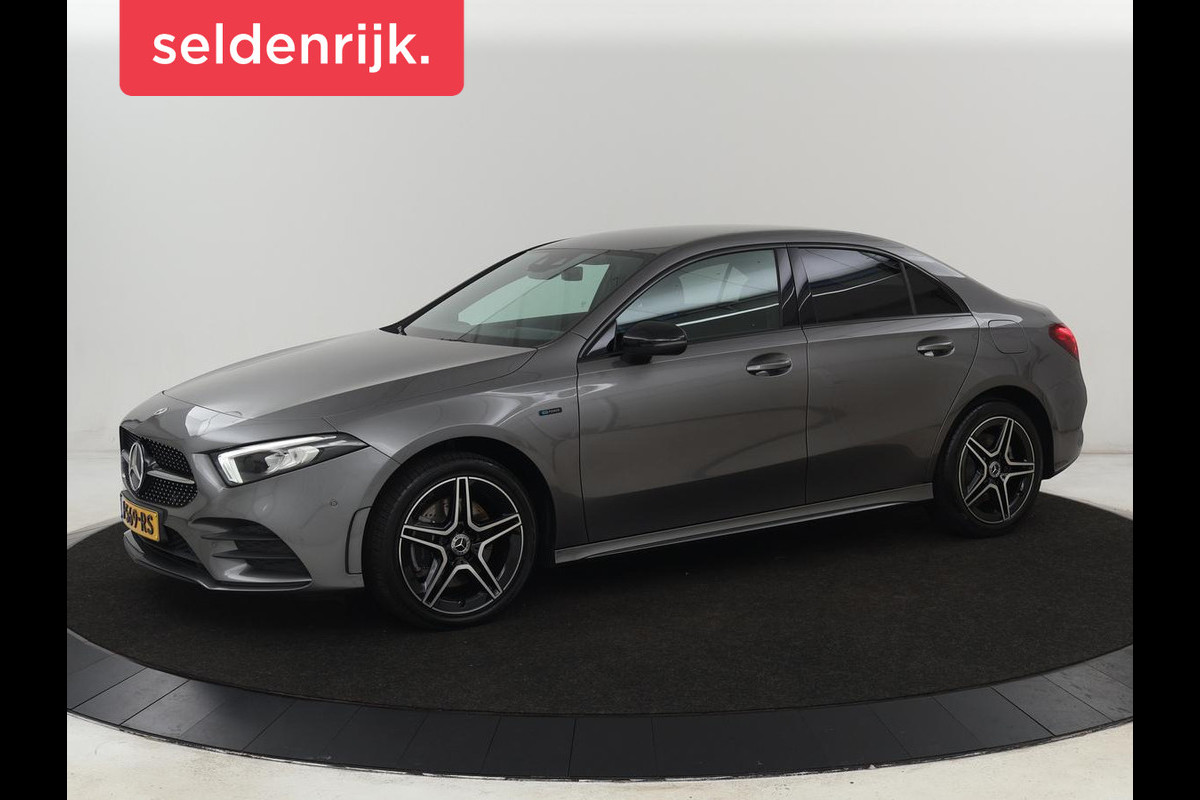 Mercedes-Benz A-Klasse 250e AMG Limited | Carplay | Stoelverwarming | Leder/Alcantara | Widescreen | Sfeerverlichting | Navigatie | Camera | Full LED | Park Assist | PHEV | Plug In