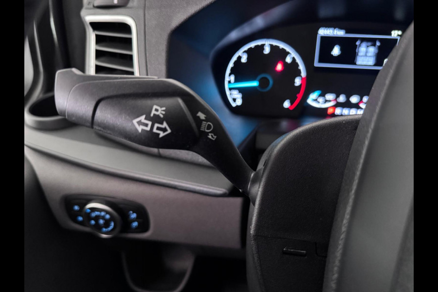 Ford Transit Custom 300 2.0 TDCI L2H1 Limited Dubbele Cabine Navigatie Airco 2 Schuifdeuren Trekhaak Parkeersensoren Carplay DAB