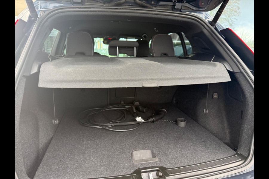 Volvo XC40 1.5 T4 Recharge Inscription - Automaat - Navi - Camera - Parkeerhulp - Climate