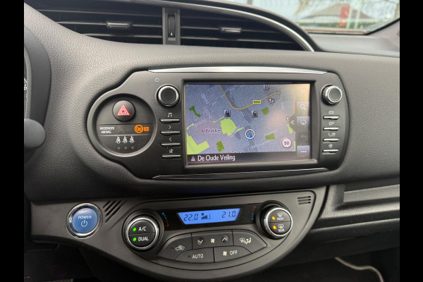 Toyota Yaris 1.5 Hybrid Premium - Automaat - Navi - Camera - Climate - LED