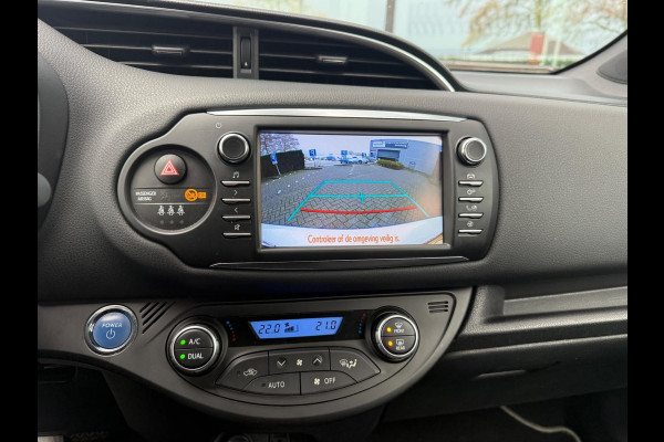 Toyota Yaris 1.5 Hybrid Premium - Automaat - Navi - Camera - Climate - LED